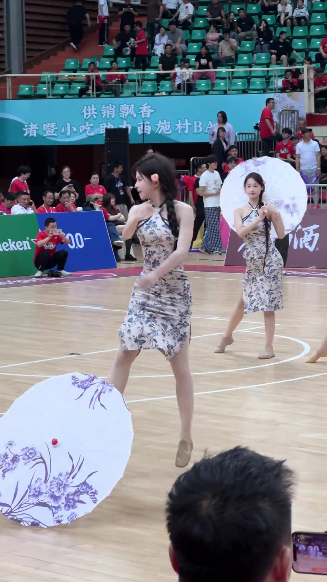 啦啦隊(duì)上旗袍，這誰來都頂不住?。?> </a>
                  <div   id=