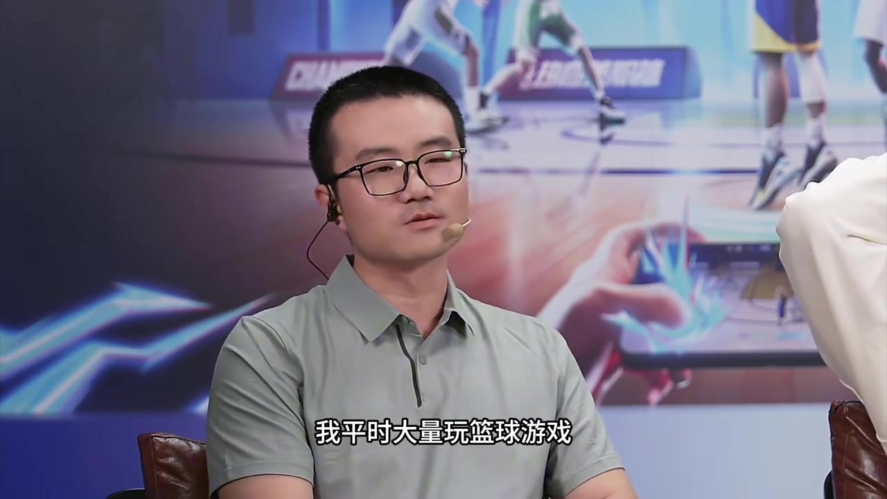 郭艾倫調(diào)侃靜雨：上次晃倒你那個鏡頭比博爾特百米沖刺還標(biāo)準(zhǔn)~
