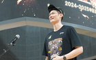 廣廈答謝會(huì)，胡金秋、布朗獲MVP，朱俊龍與趙嘉仁互動(dòng)，王博戲謔。