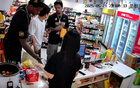 便利店主：外援喜橘罐，布朗偏愛益達(dá)糖。
