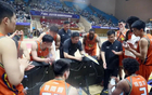 香港金牛賽況緊張，四冠王退賽，僅剩八隊(duì)角逐，堅(jiān)持待解。
